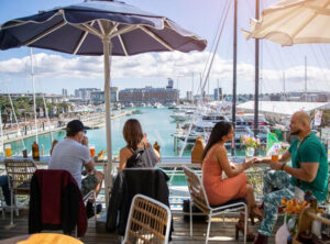 Thanh-pho-Auckland-nang-dong